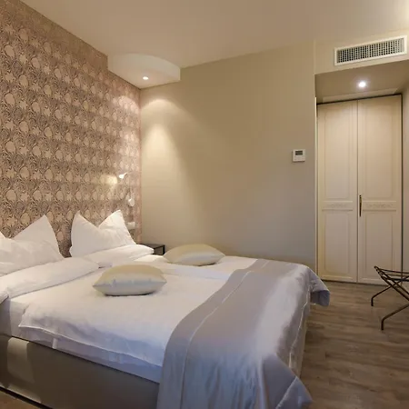 Relais Porta לואינו