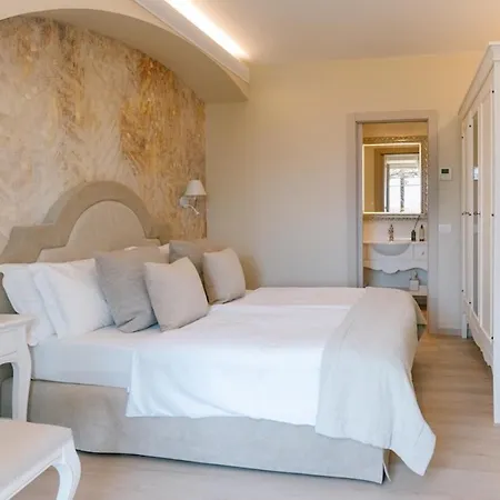Relais Porta 4* לואינו